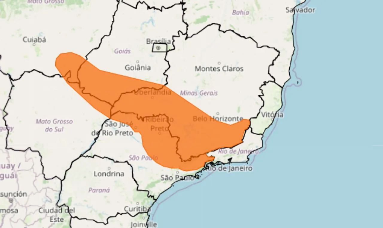 A imagem mostra as áreas em alerta para tempestades, raios e ventos em partes das regiões brasileiras